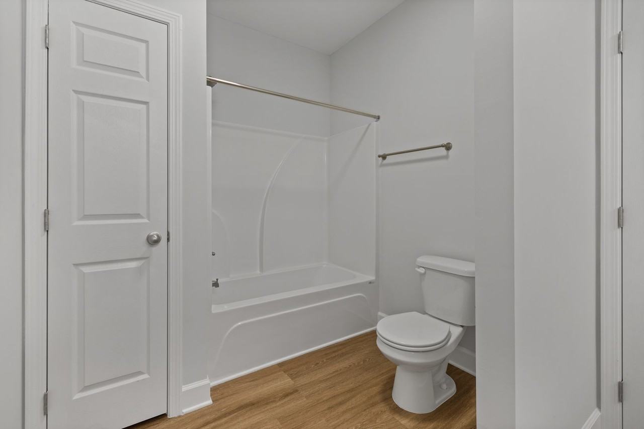 134 Wingate Ave - Photo 5 of 17