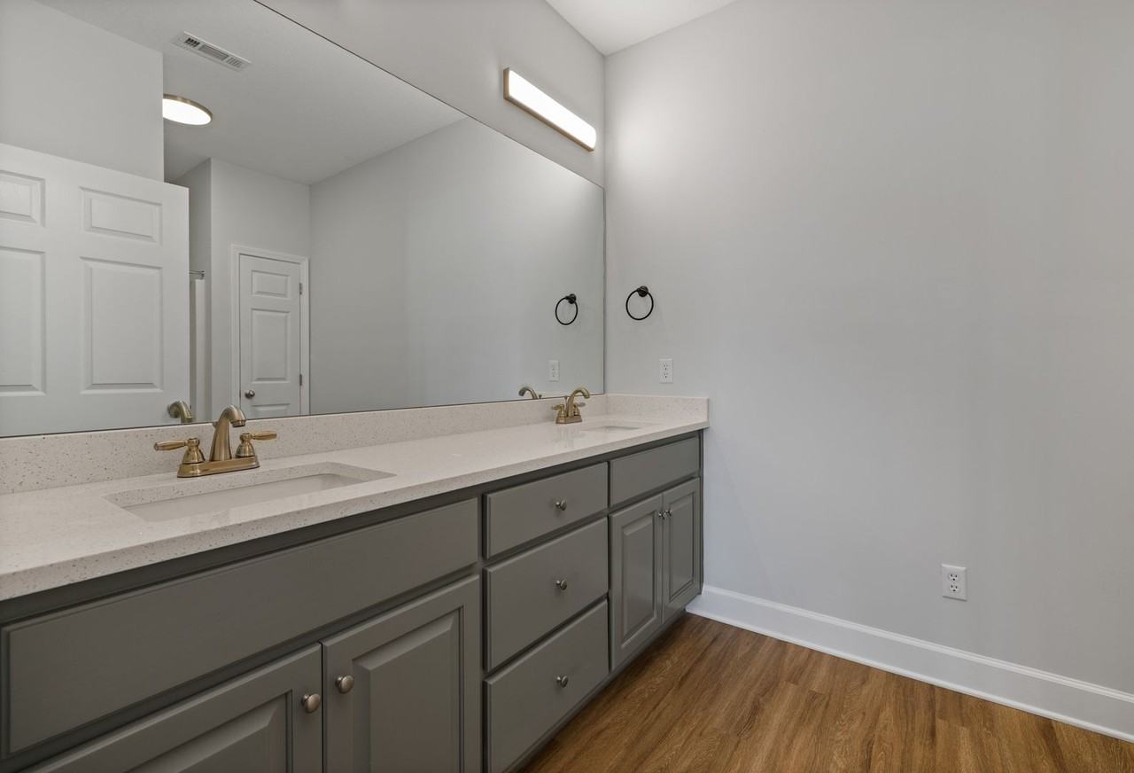 134 Wingate Ave - Photo 6 of 17