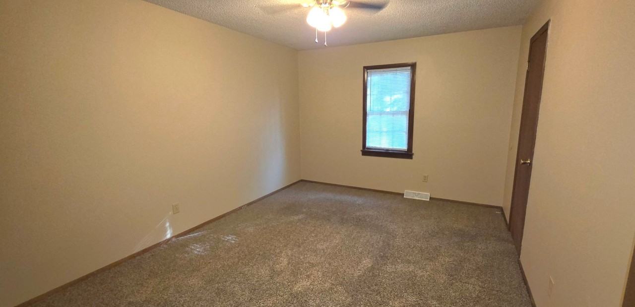 2534 S Regina Ave - Photo 3 of 13