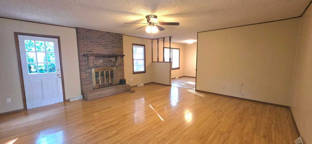 2534 S Regina Ave - Photo 4 of 13