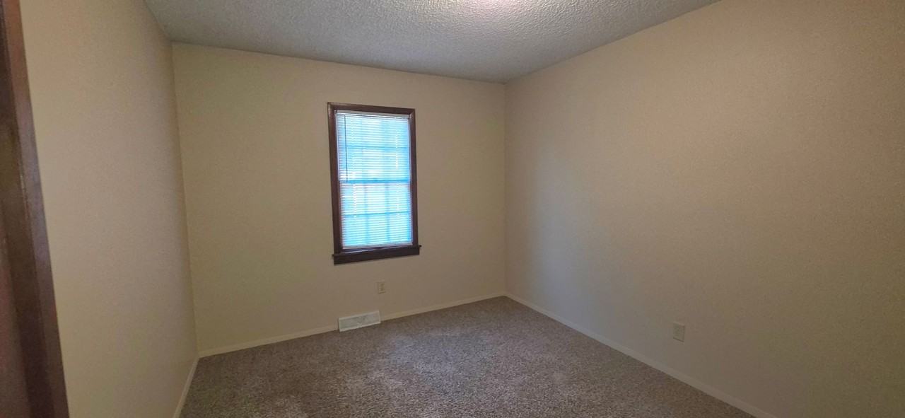 2534 S Regina Ave - Photo 5 of 13