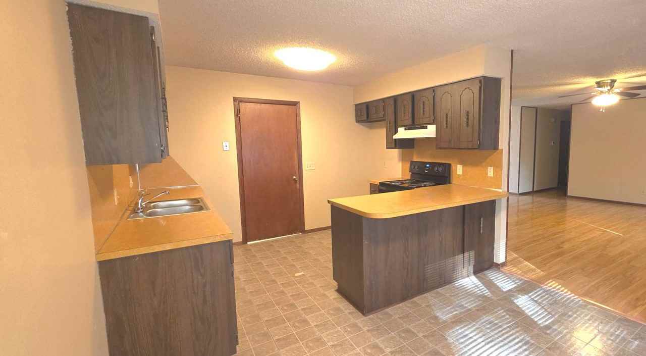 2534 S Regina Ave - Photo 6 of 13