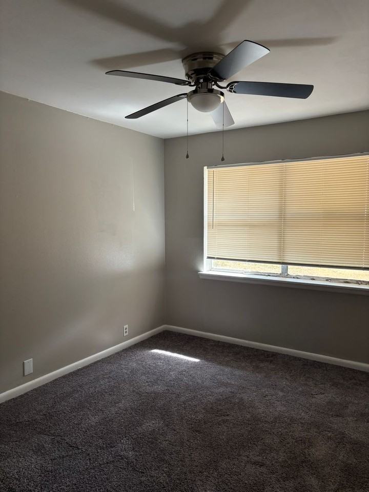 1405 W Shields Dr - Photo 4 of 5
