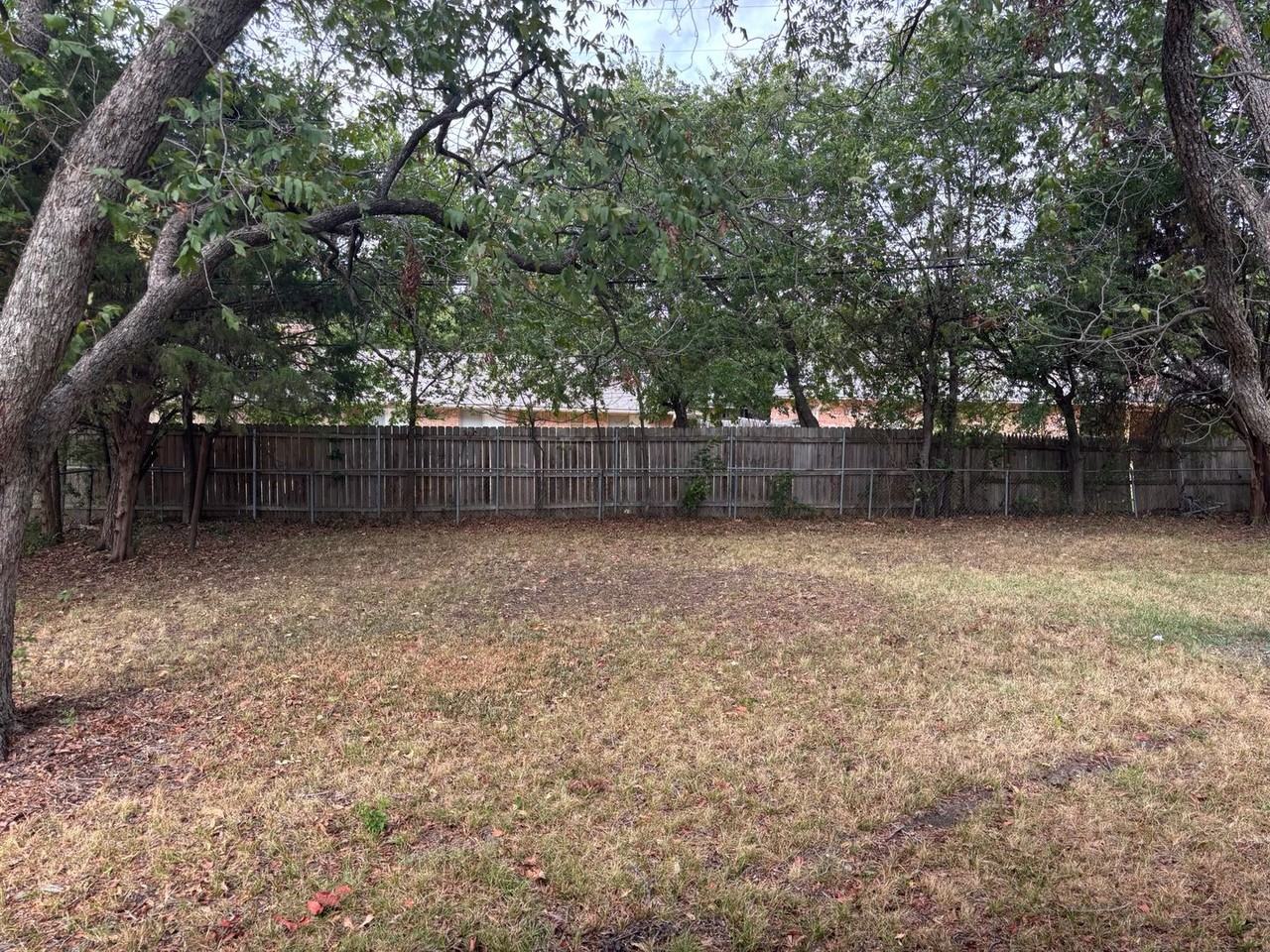 1405 W Shields Dr - Photo 5 of 5