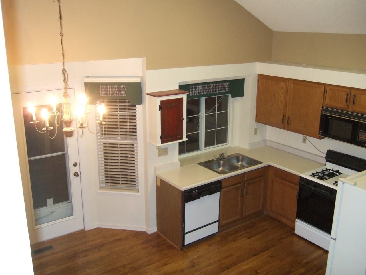 7335 Churchwood Cir - Photo 7 of 11