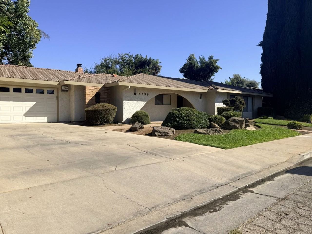 1399 Oregon Dr - Photo 2 of 37