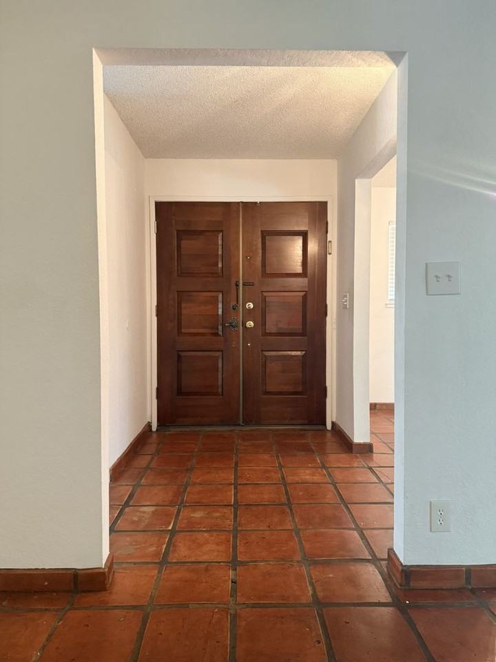 1399 Oregon Dr - Photo 5 of 37