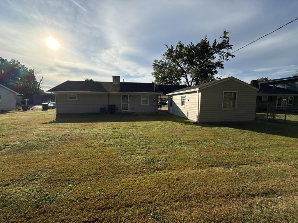 2915 Meadowlark Rd - Photo 3 of 15