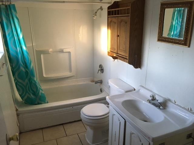 903 E Ash St - Photo 2 of 11