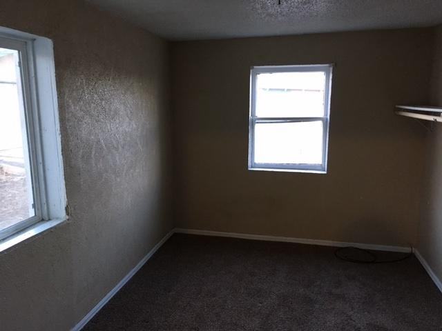 903 E Ash St - Photo 4 of 11