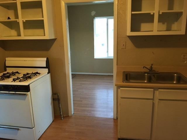 903 E Ash St - Photo 6 of 11