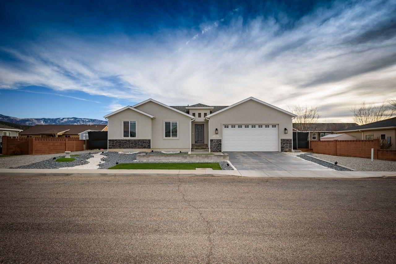 4005 W 100 S - Photo 2 of 35