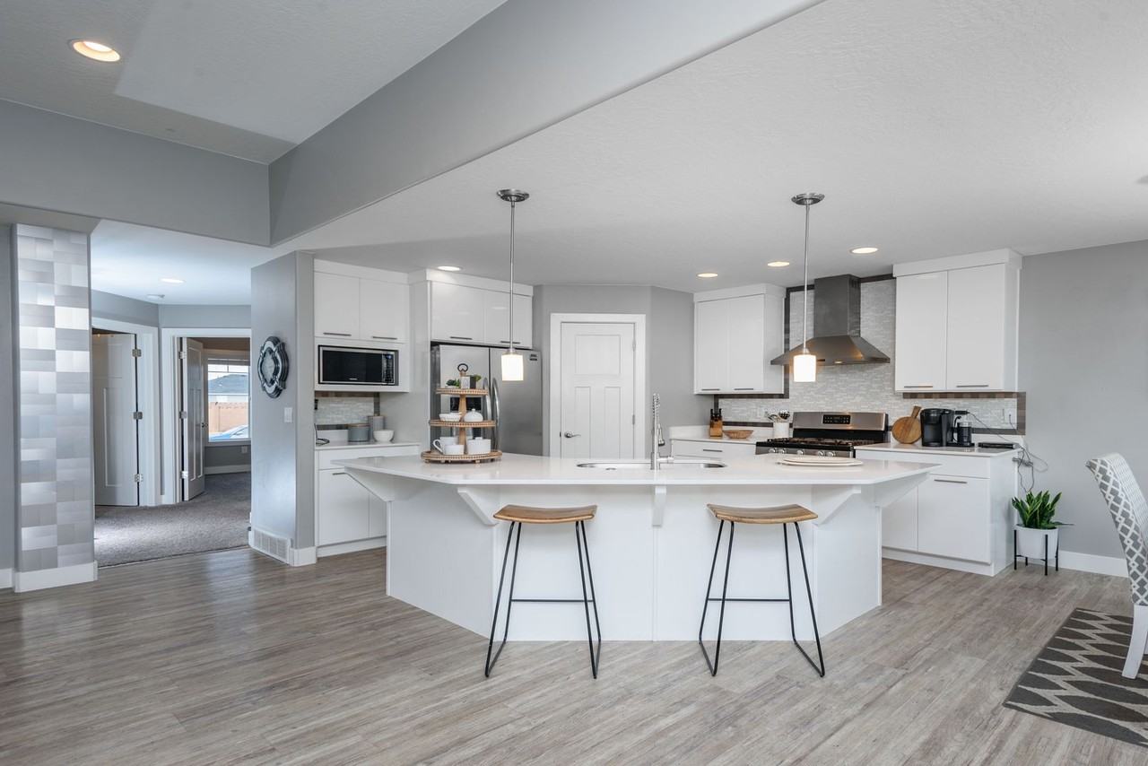 4005 W 100 S - Photo 5 of 35