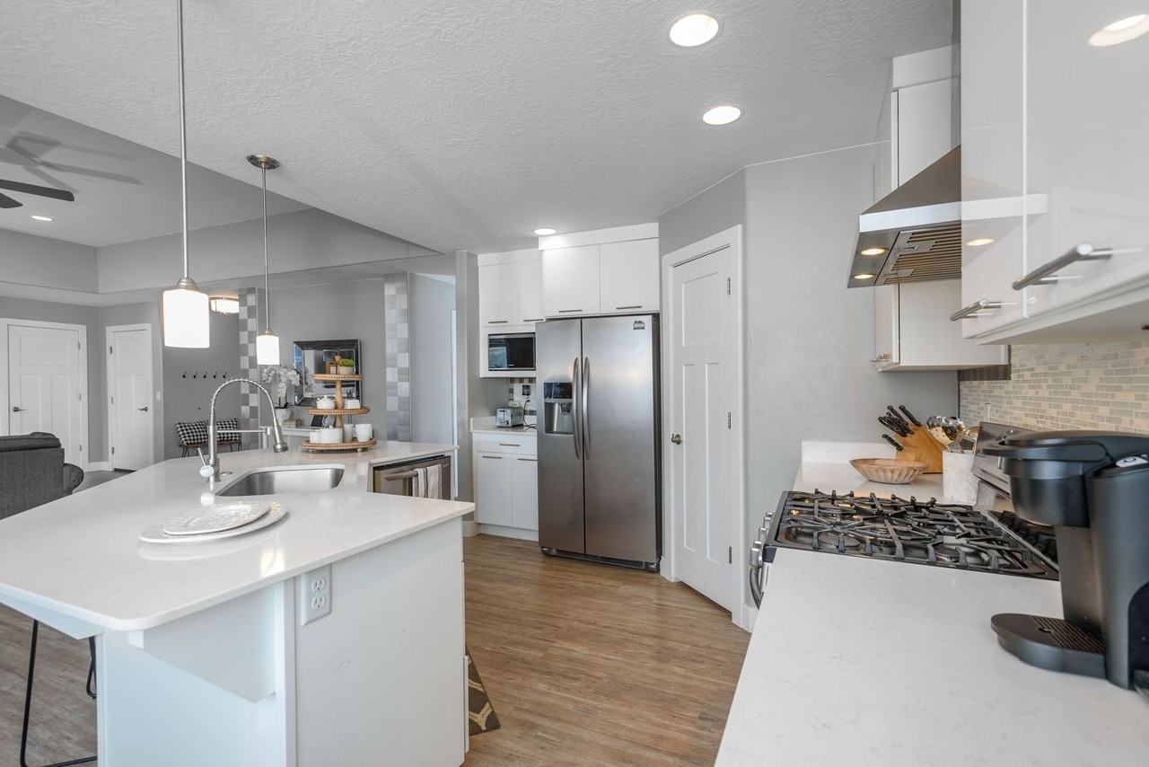 4005 W 100 S - Photo 6 of 35