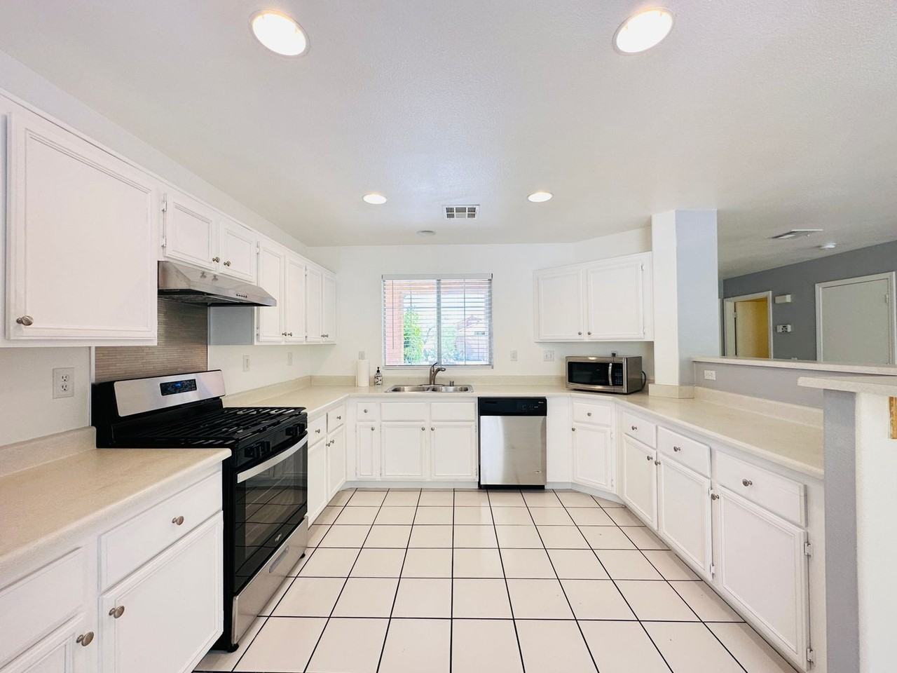 11112 Gateview Ln - Photo 6 of 23