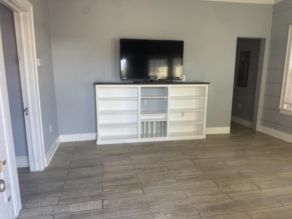 2102 16th St - Photo 2 of 13