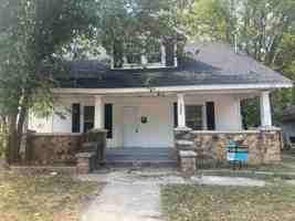 featured image of 2121 N Lexington Ave