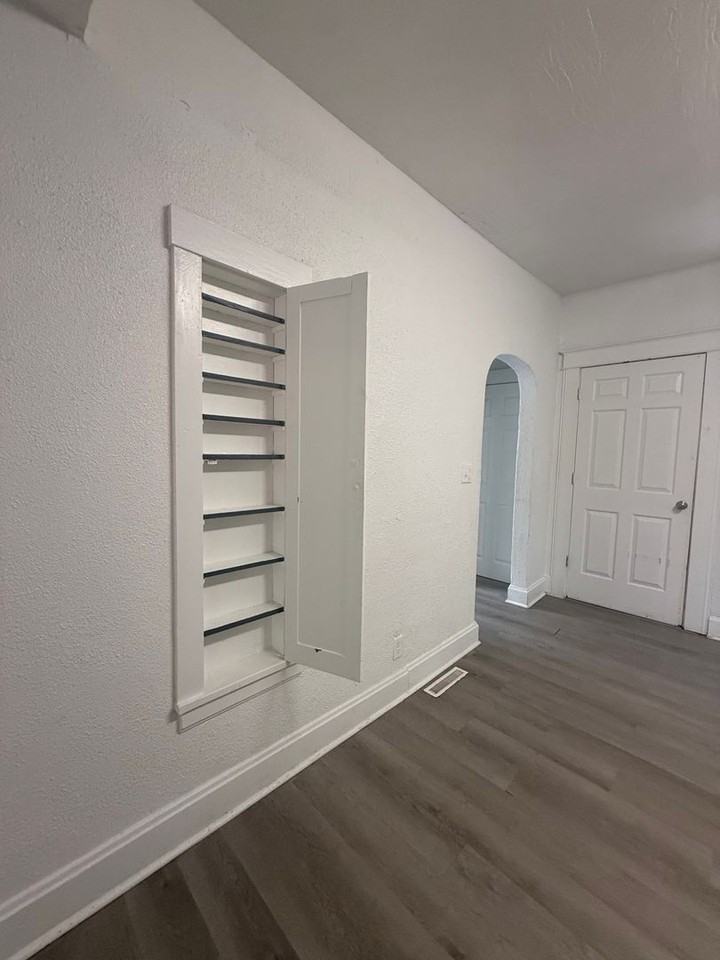 2121 N Lexington Ave - Photo 6 of 16