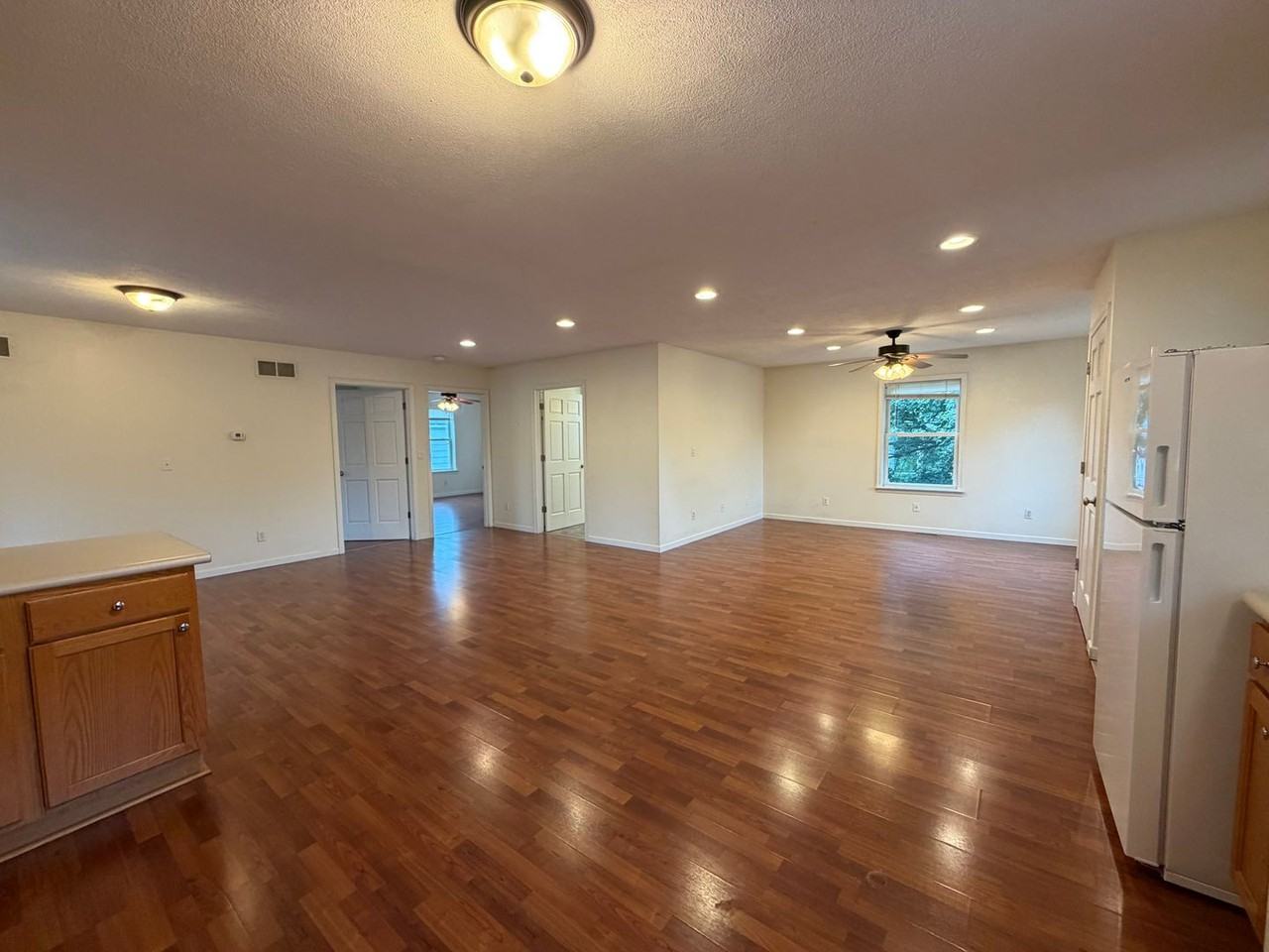 321 Mcconnell St - Photo 2 of 13