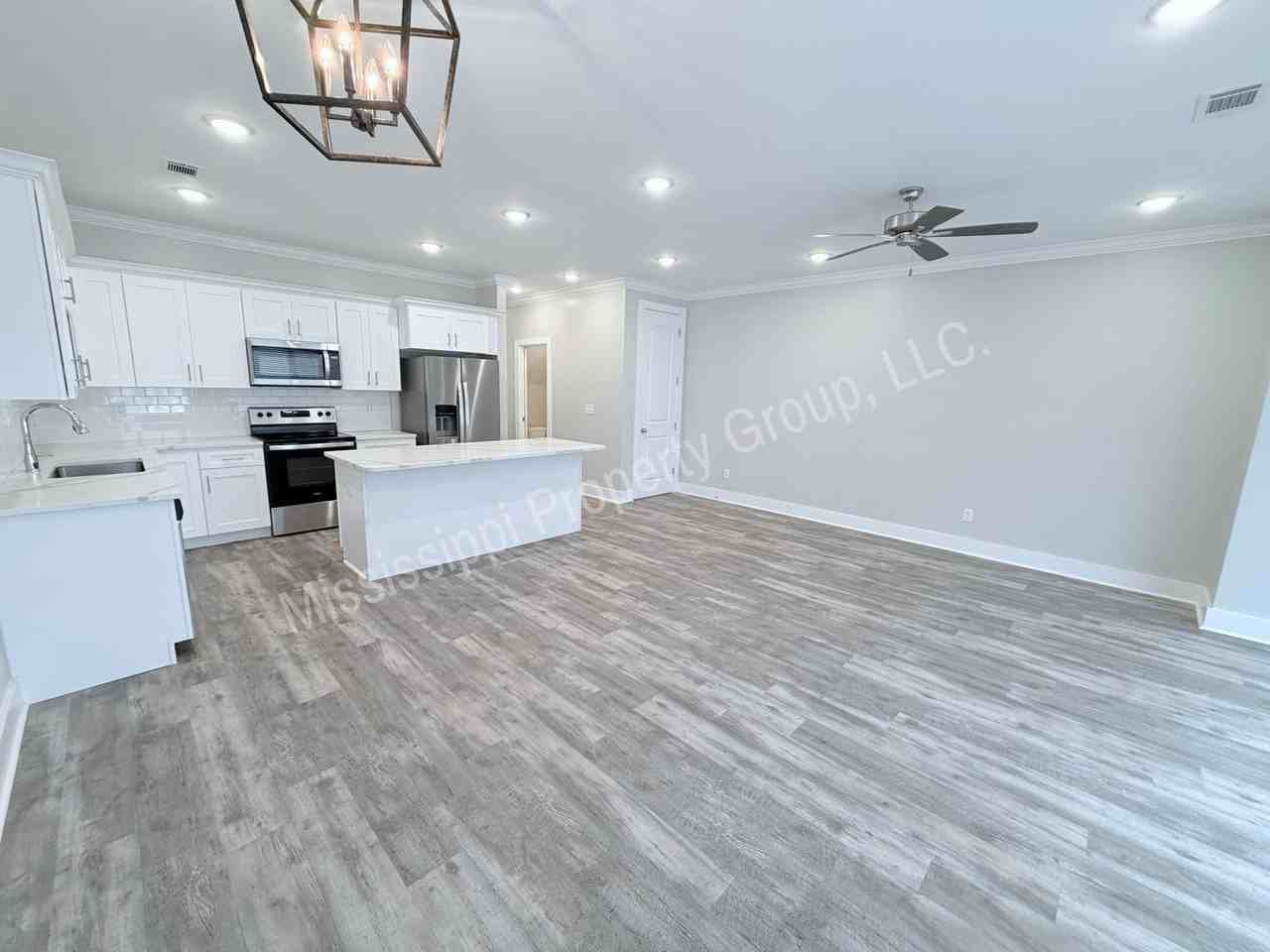 337 Stillwater Ln - Photo 4 of 35