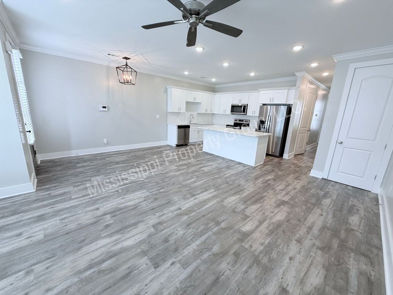 337 Stillwater Ln - Photo 5 of 35