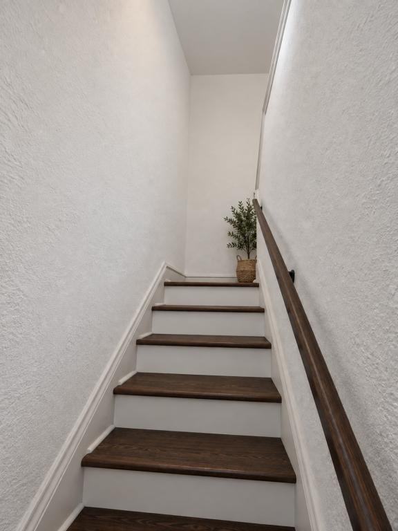 912 Midland Blvd - Photo 2 of 9