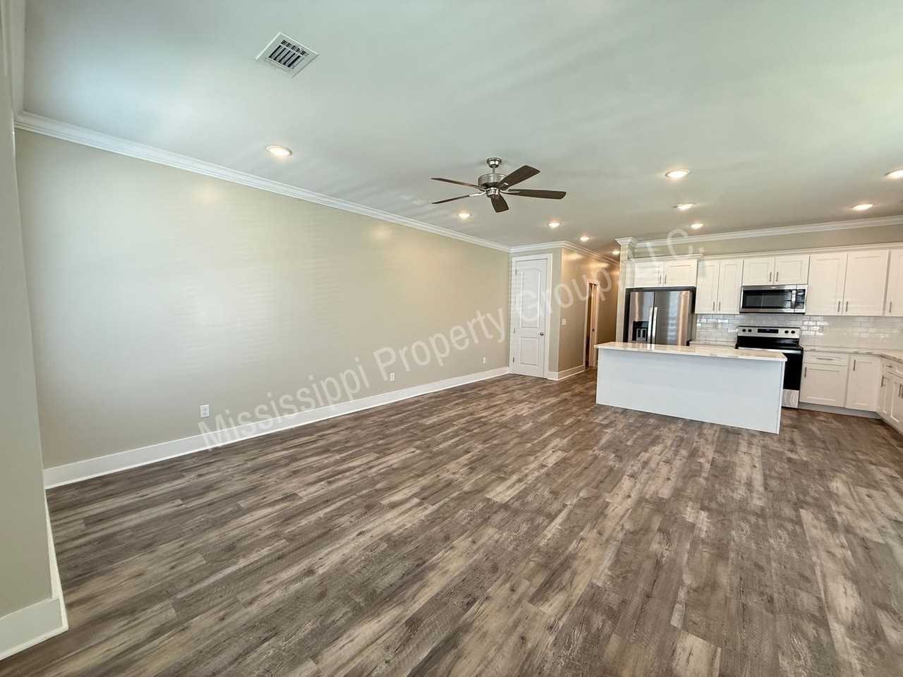341 Stillwater Ln - Photo 5 of 32