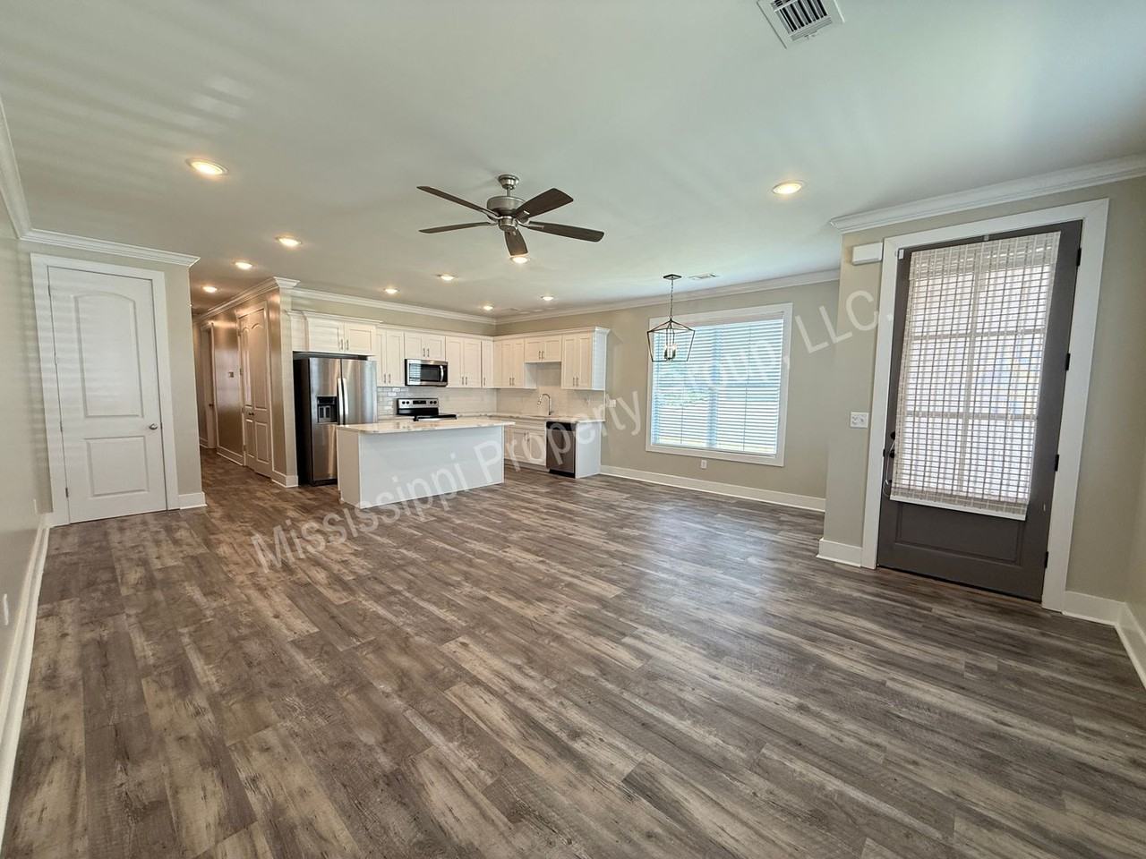 341 Stillwater Ln - Photo 6 of 32