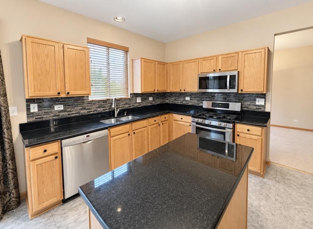 24053 Nightingale Ct - Photo 3 of 7