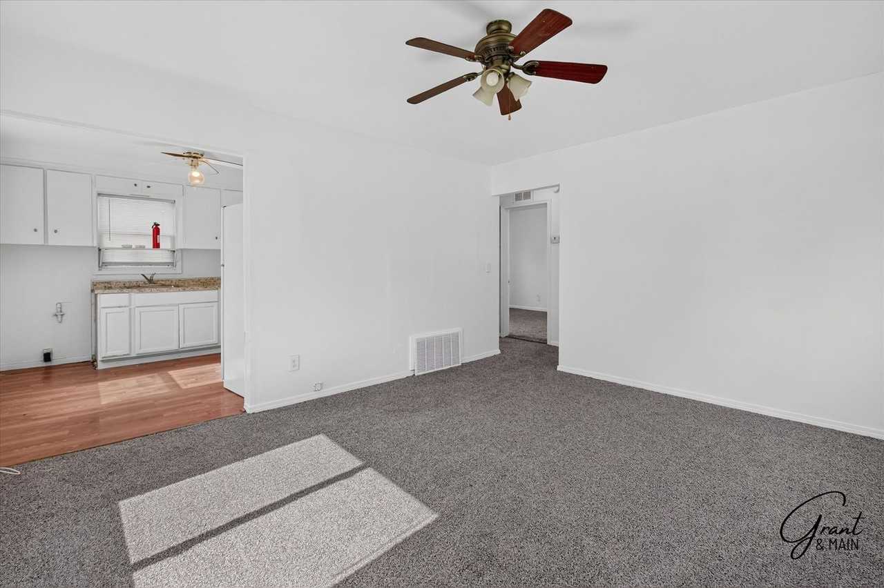 21371 Nummer St - Photo 2 of 16