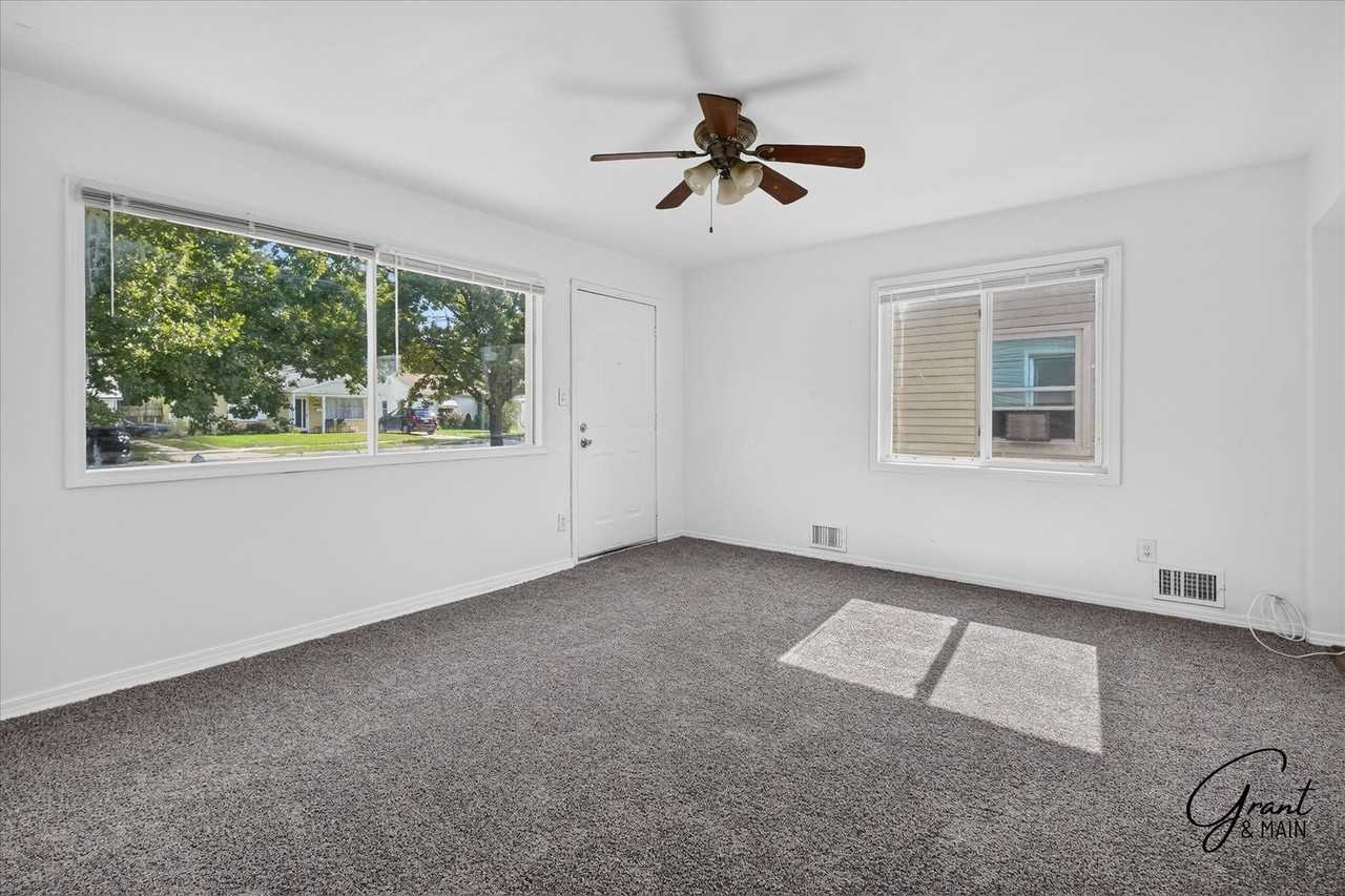 21371 Nummer St - Photo 4 of 16
