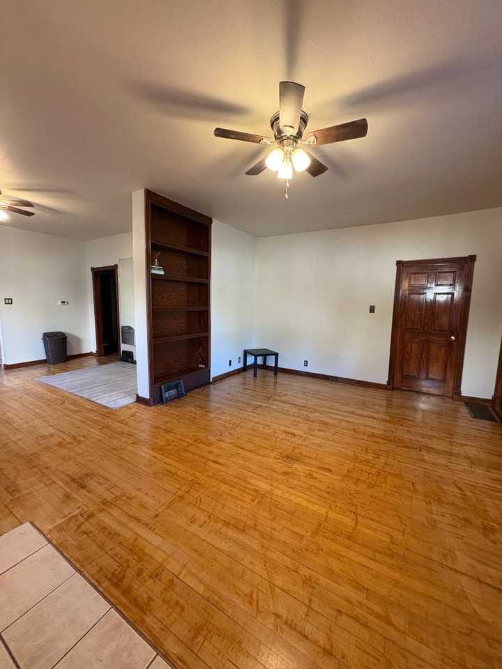 130 Broadwater Ave - Photo 3 of 18