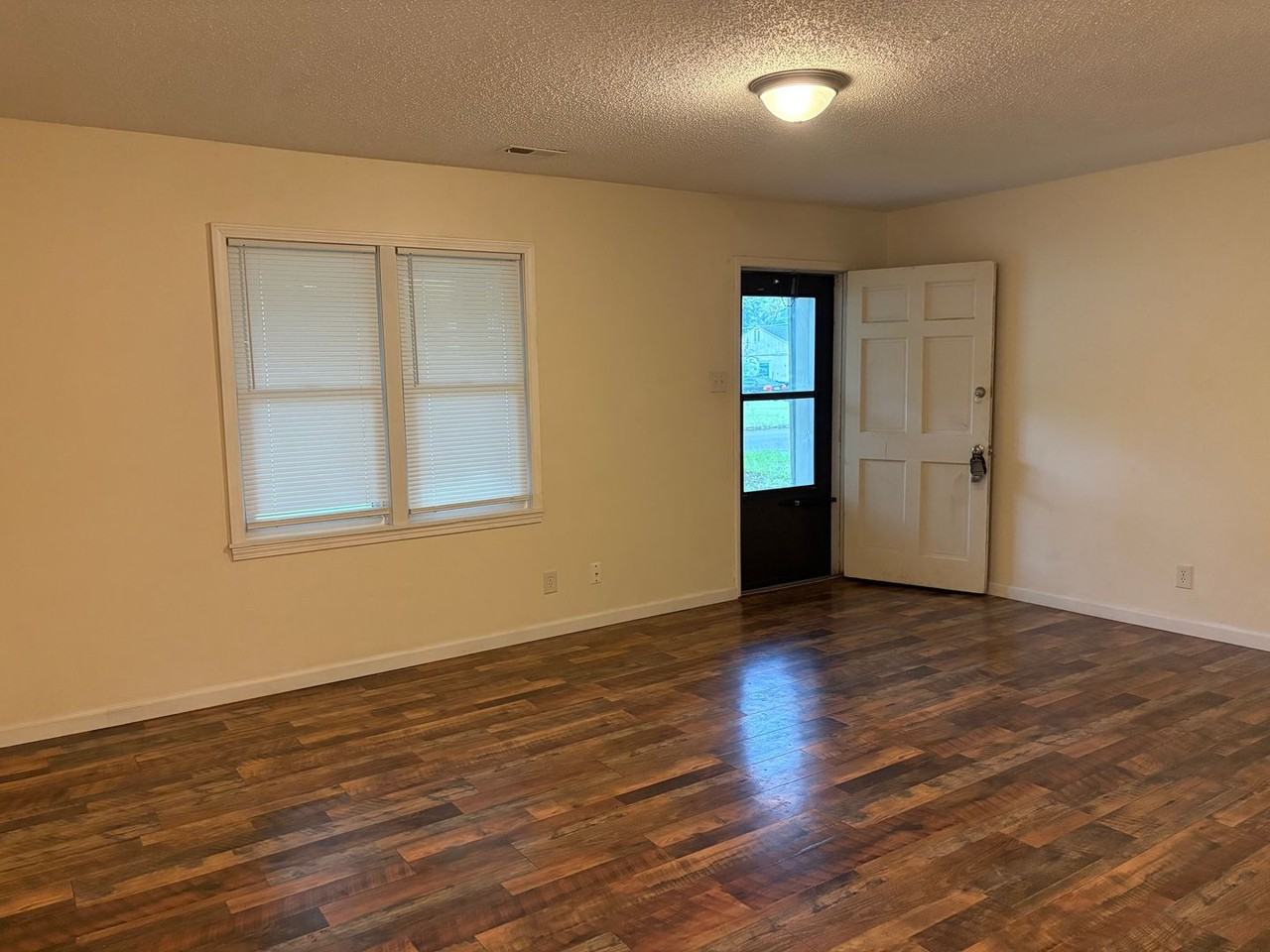 2617 Sw Valley Brook Ln - Photo 2 of 8