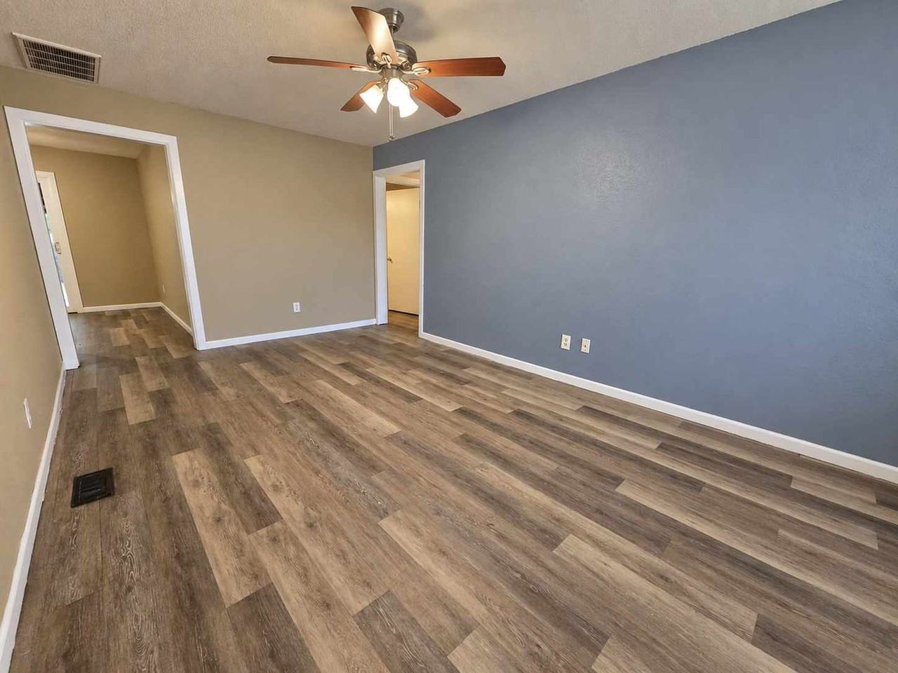 9717 Ne 2nd St - Photo 2 of 15