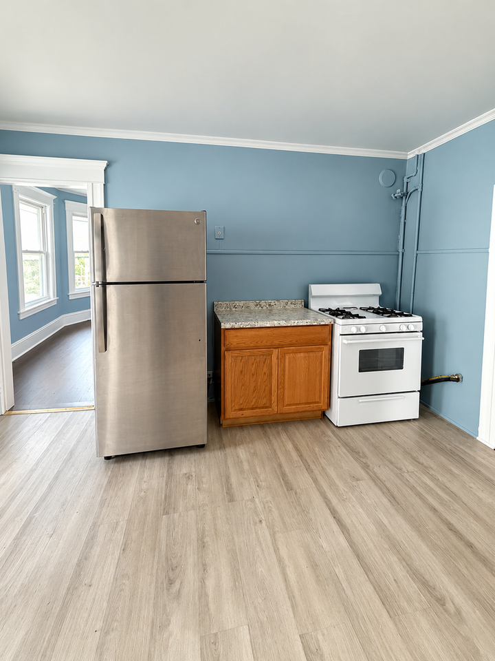 922 Howard Ave - Photo 2 of 7