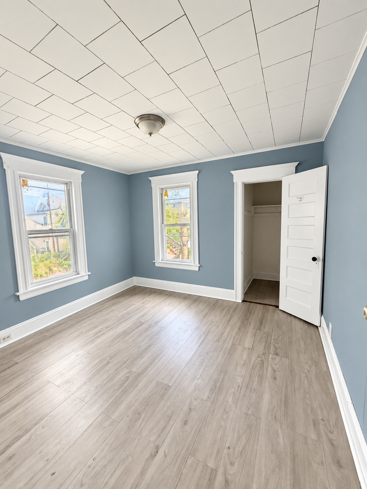 922 Howard Ave - Photo 6 of 7