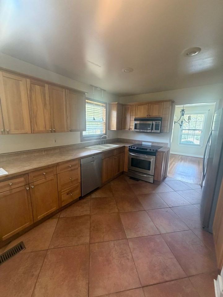 1001 Gardendale Dr - Photo 2 of 21