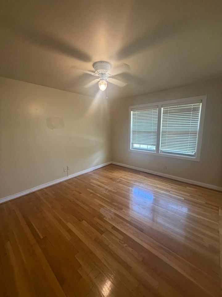 1001 Gardendale Dr - Photo 4 of 21