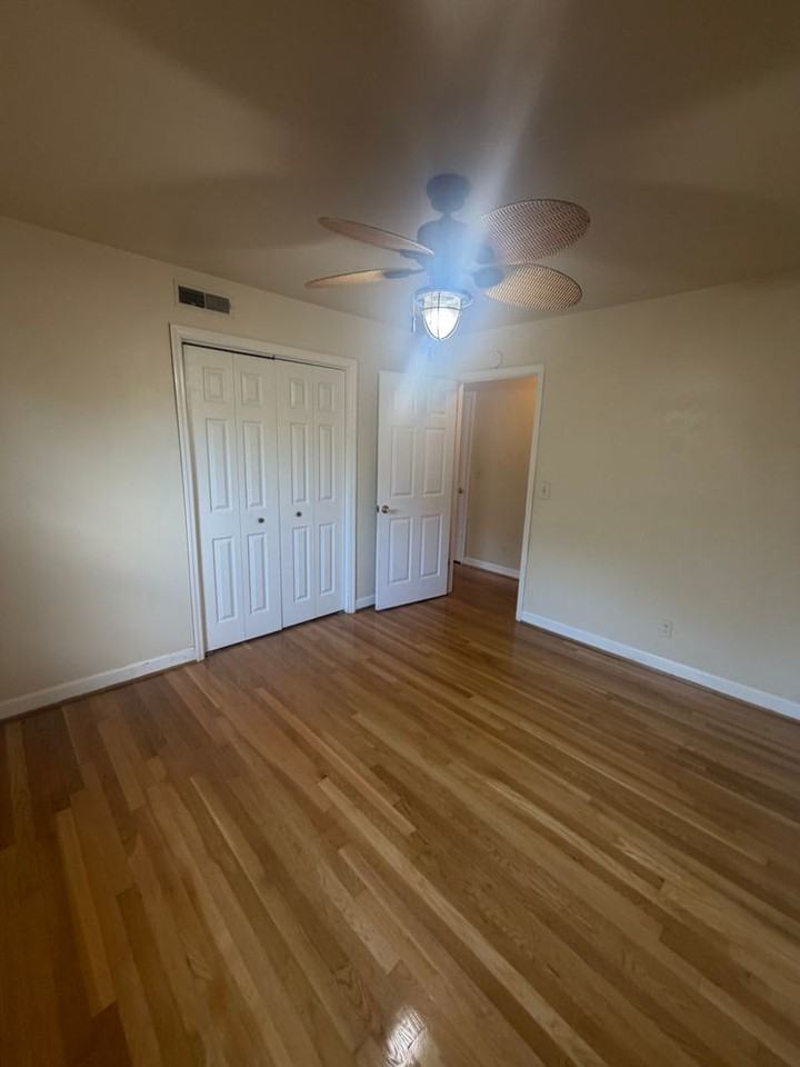 1001 Gardendale Dr - Photo 7 of 21