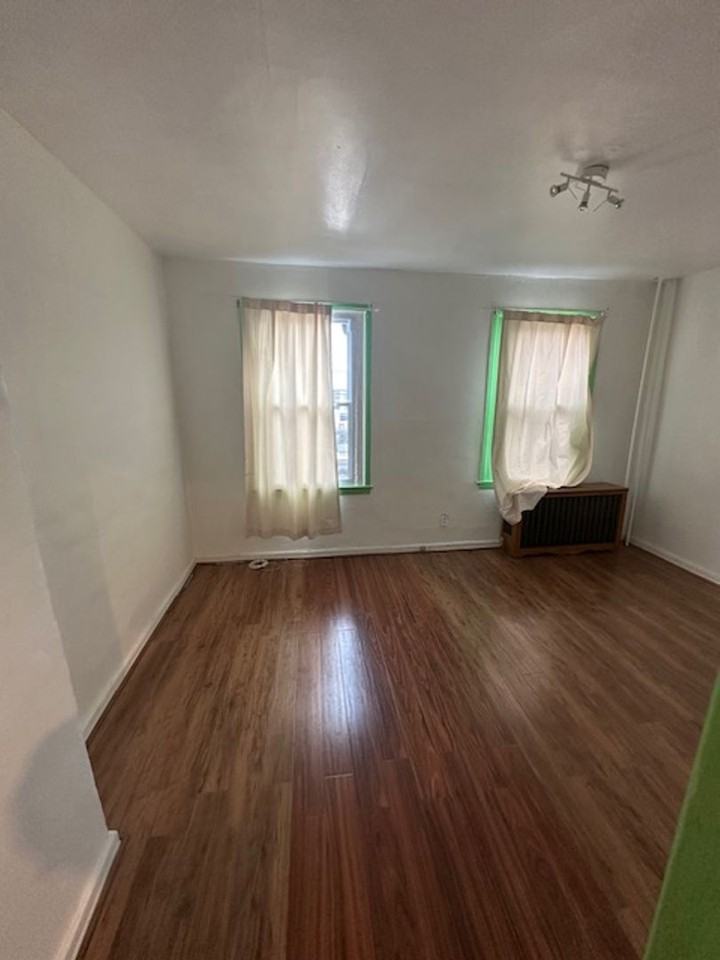 6505 Woodland Ave 2nd Fl - Photo 5 of 9