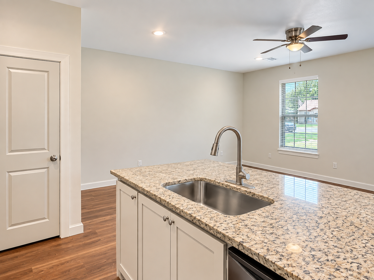 2122 Charles Whitlow Ave - Photo 6 of 15