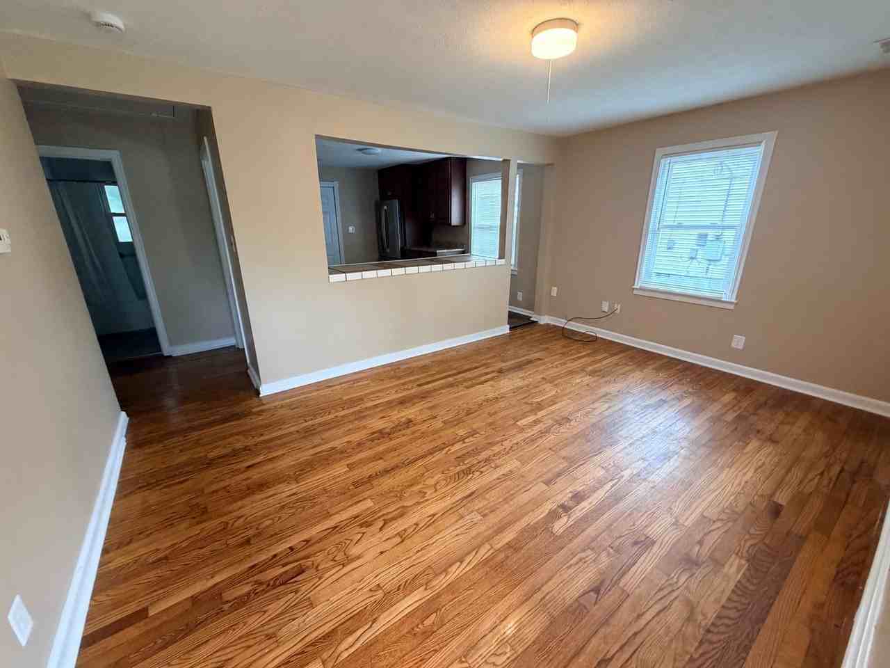 1027 Stanley Ave - Photo 2 of 8