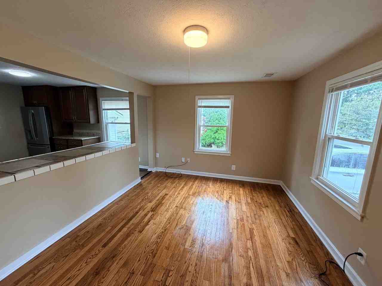 1027 Stanley Ave - Photo 3 of 8