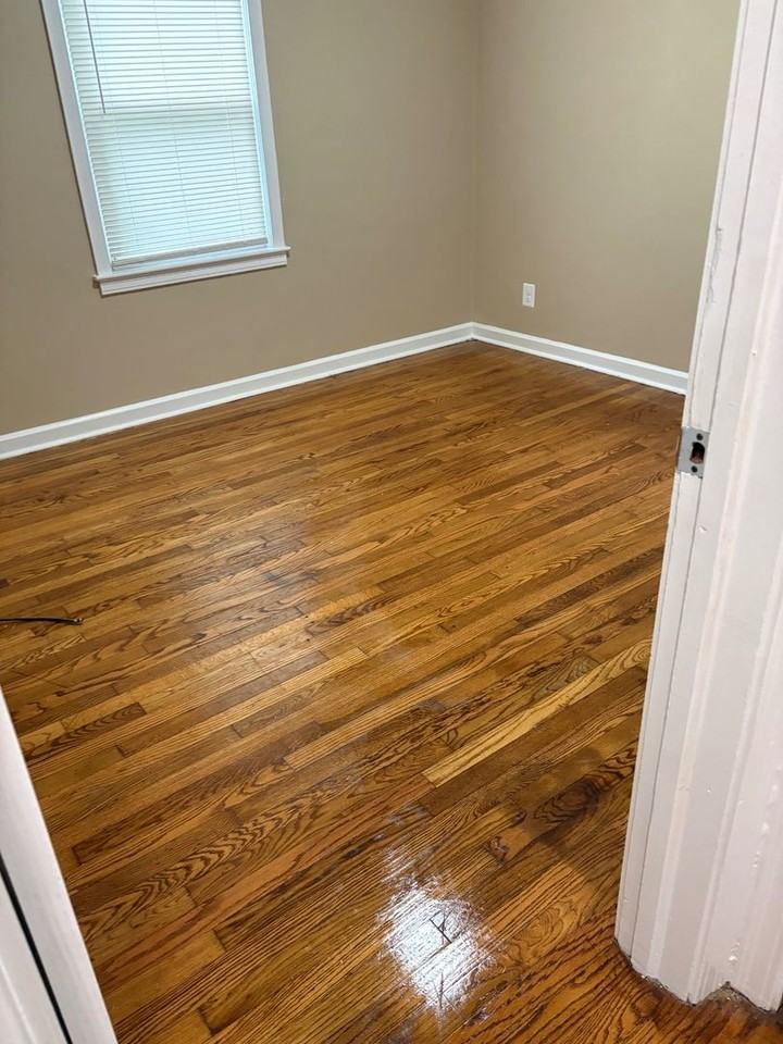 1027 Stanley Ave - Photo 6 of 8