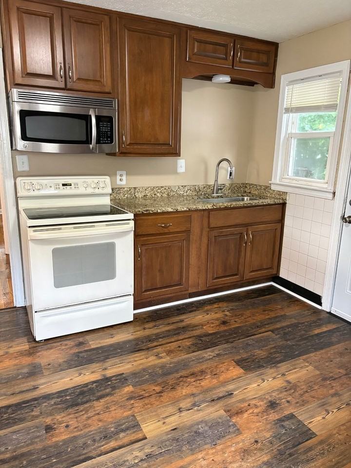 1027 Stanley Ave - Photo 7 of 8