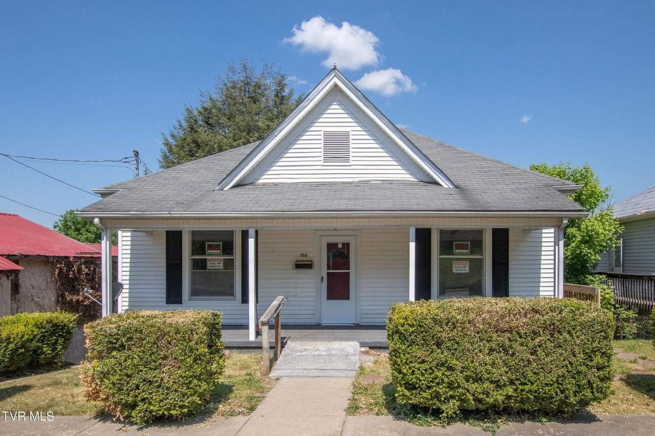708 Portsmouth Ave - Photo 2 of 35