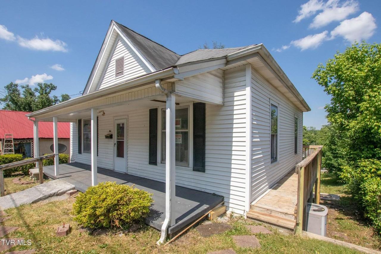 708 Portsmouth Ave - Photo 3 of 35