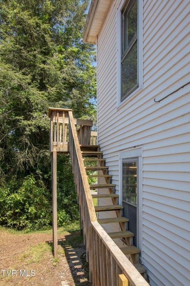 708 Portsmouth Ave - Photo 6 of 35