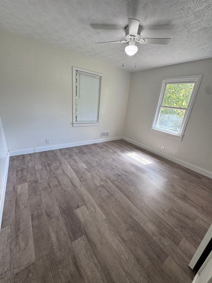 1420 Kilby Ter - Photo 2 of 13