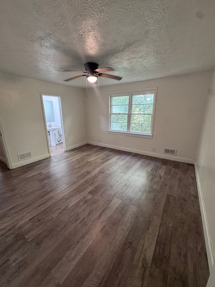 1420 Kilby Ter - Photo 4 of 13